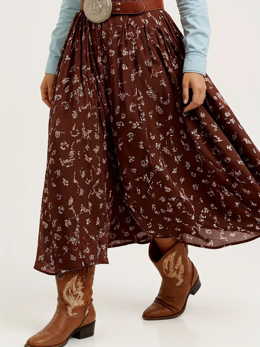 Floral denim skirt in high-waist design, featuring a delicate floral print for a vintage-inspired look.