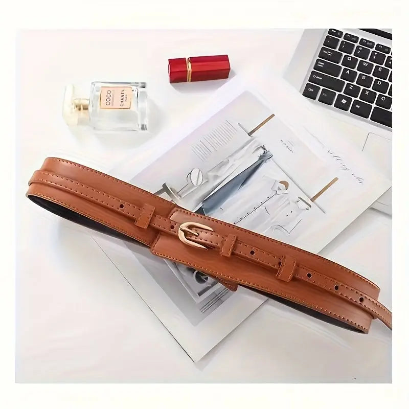 Golden buckle of the Vintage Chic Belt reflecting light, emphasizing its elegance