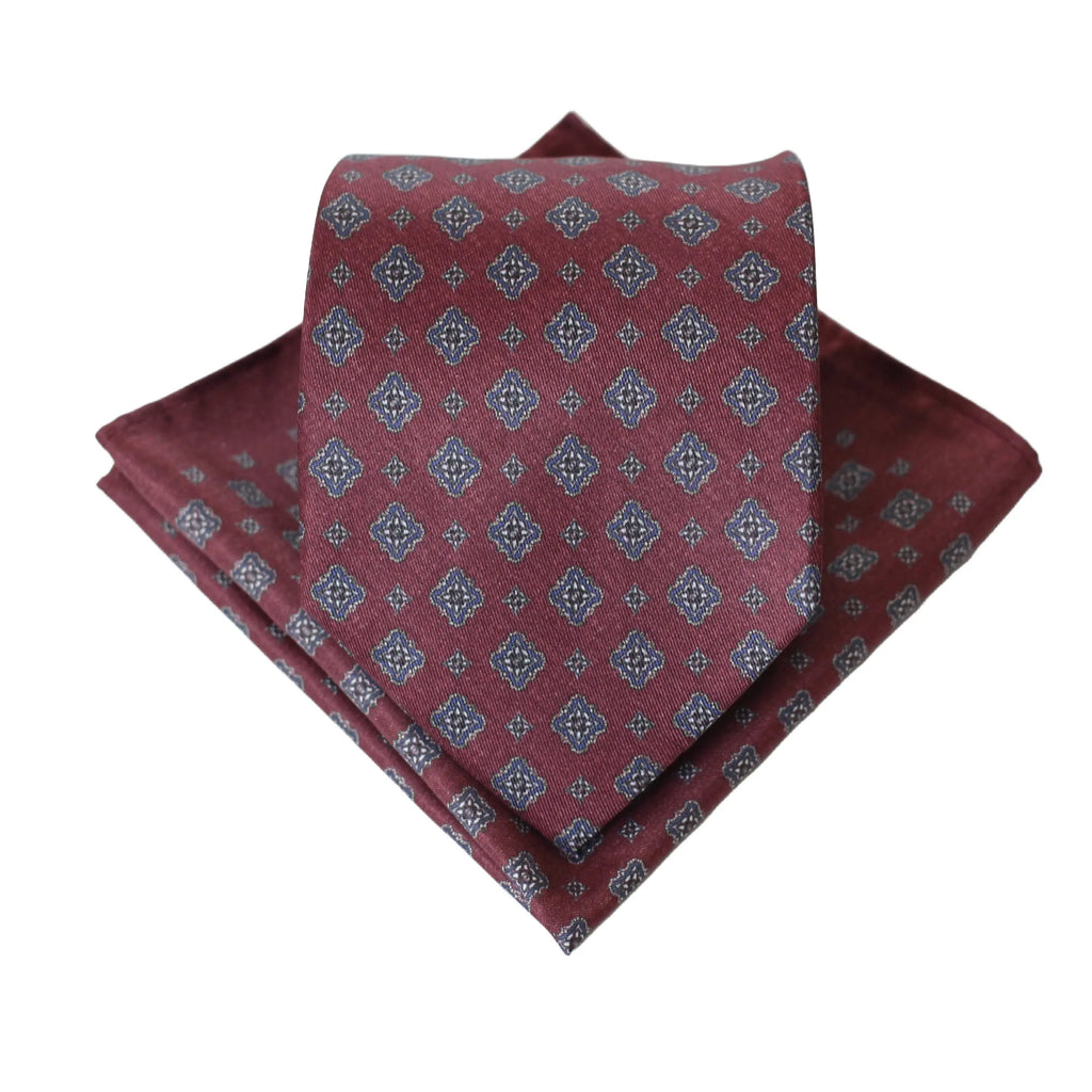 Tie knotted perfectly, showcasing its universal fit and sophisticated design.