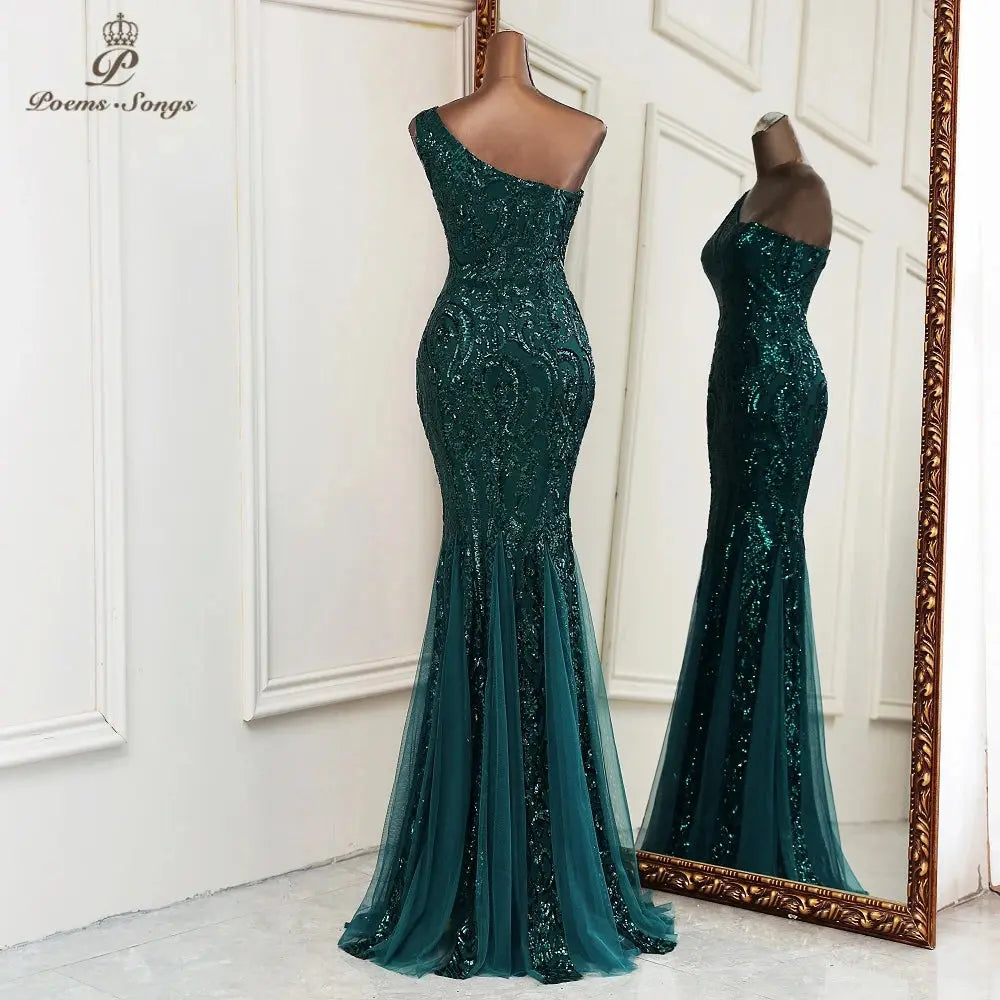 Detail of the one-shoulder neckline on the Captivate the Gala gown, combining sophistication and allure.