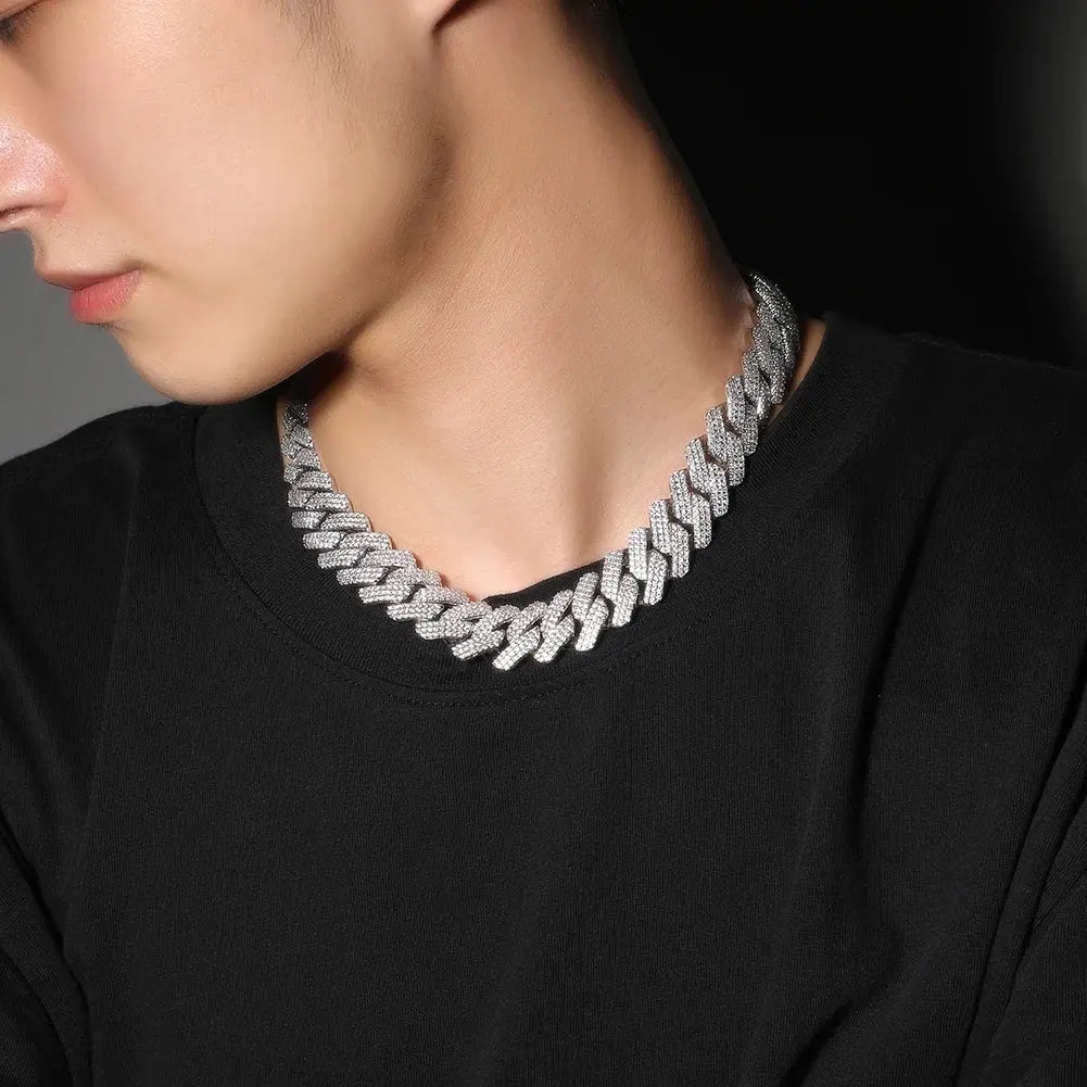 Versatile unisex choker with dazzling CZ, suitable for hip-hop battles or cocktail evenings.