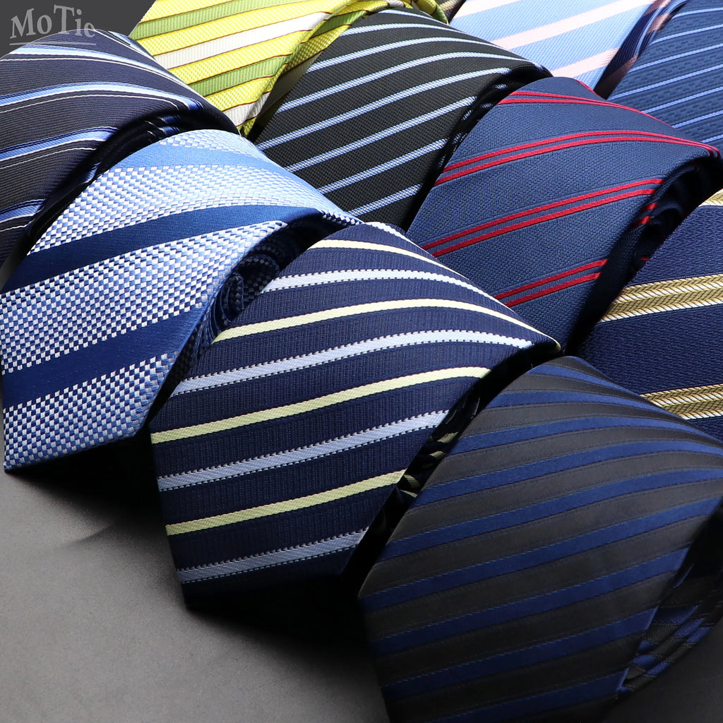 Jacquard stripe narrow necktie in classic pattern with modern 7cm width