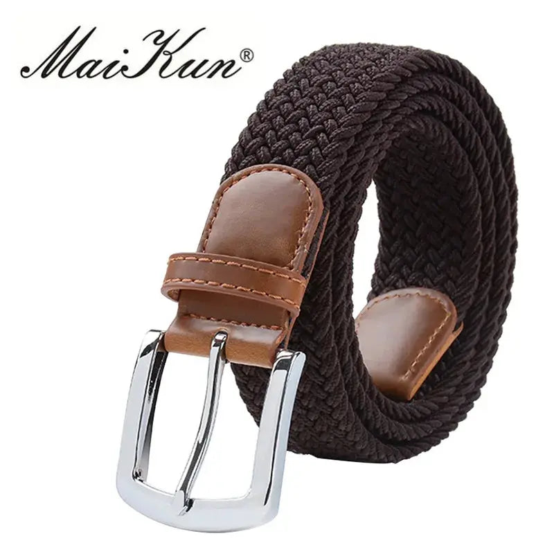 Casual belt in dark brown, combining style and durability for everyday use.