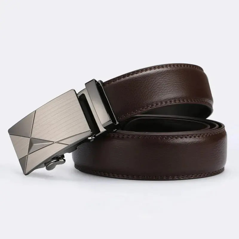 Stylish no-hole belt designed for precision fit and comfort.