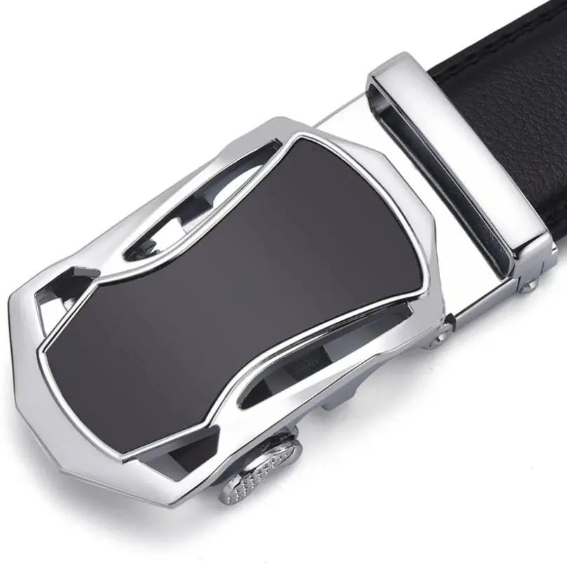 Durable black belt with a refined aesthetic for men.