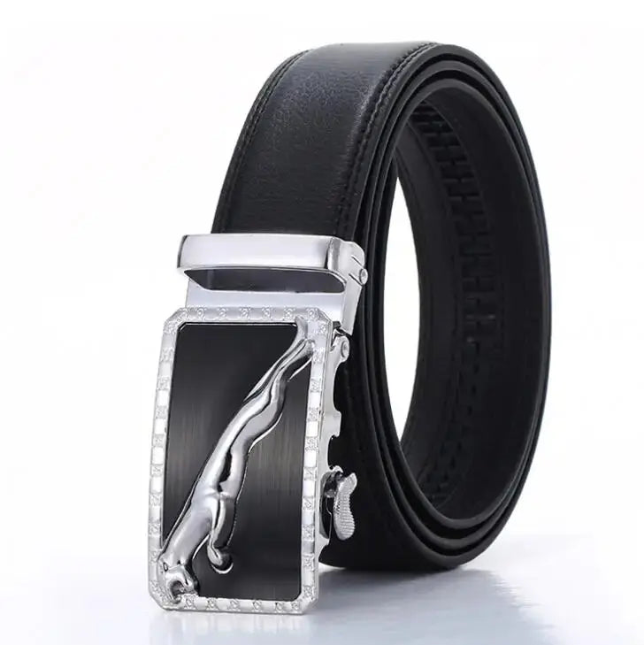 Durable black belt with a seamless design for fitted looks.