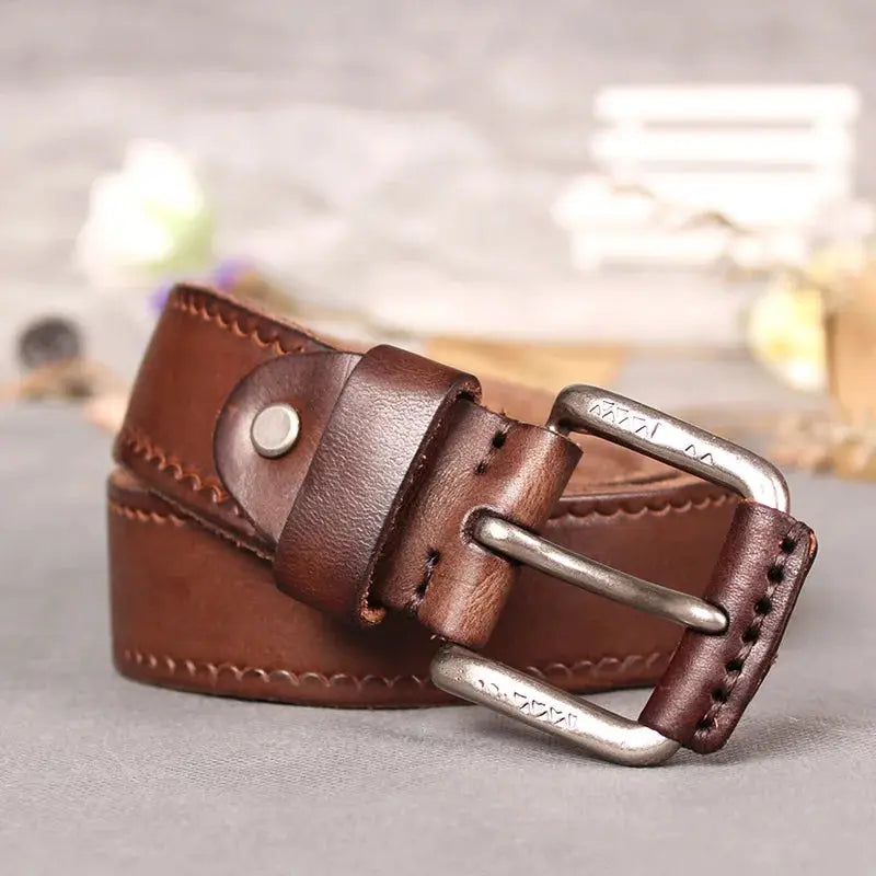 Close-up of the smooth texture of the Medyla leather belt, emphasizing durability.