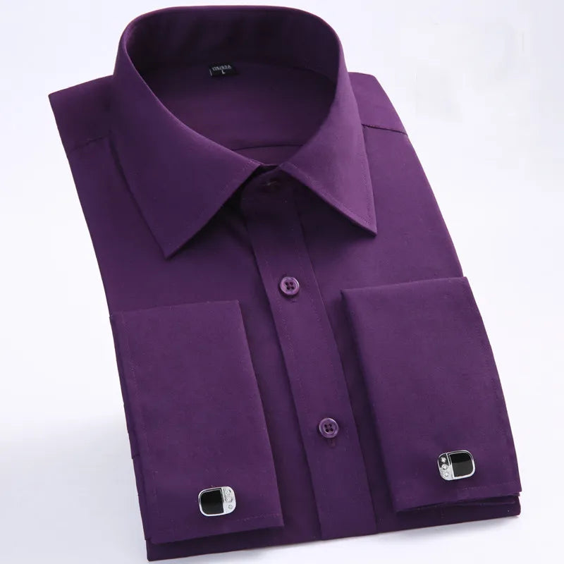 Year-round versatile dress shirt with French cuffs and regular fit tailoring