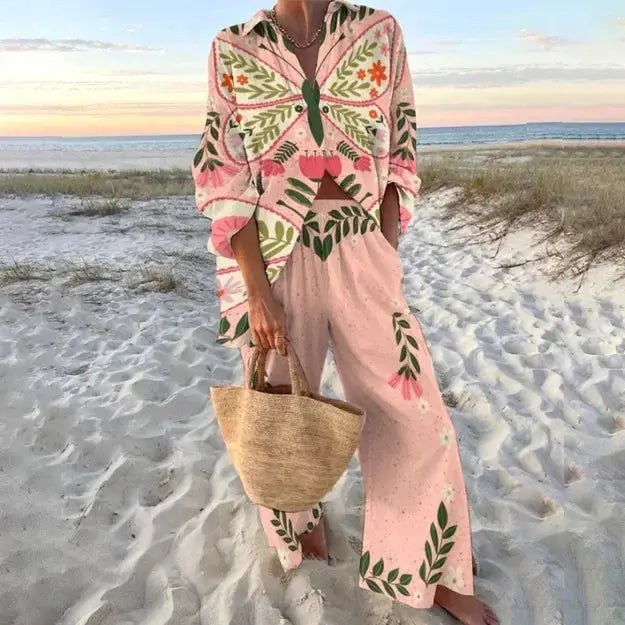 Comfortable two-piece set with a loose fit for relaxation.
