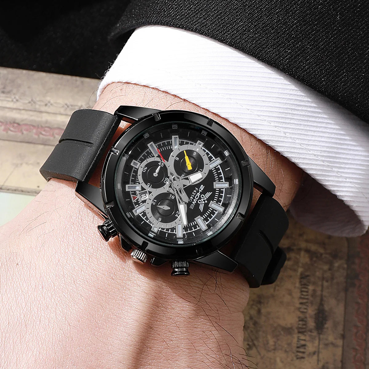 Master Time luxury timepiece featuring a clean, modern look without numbers.