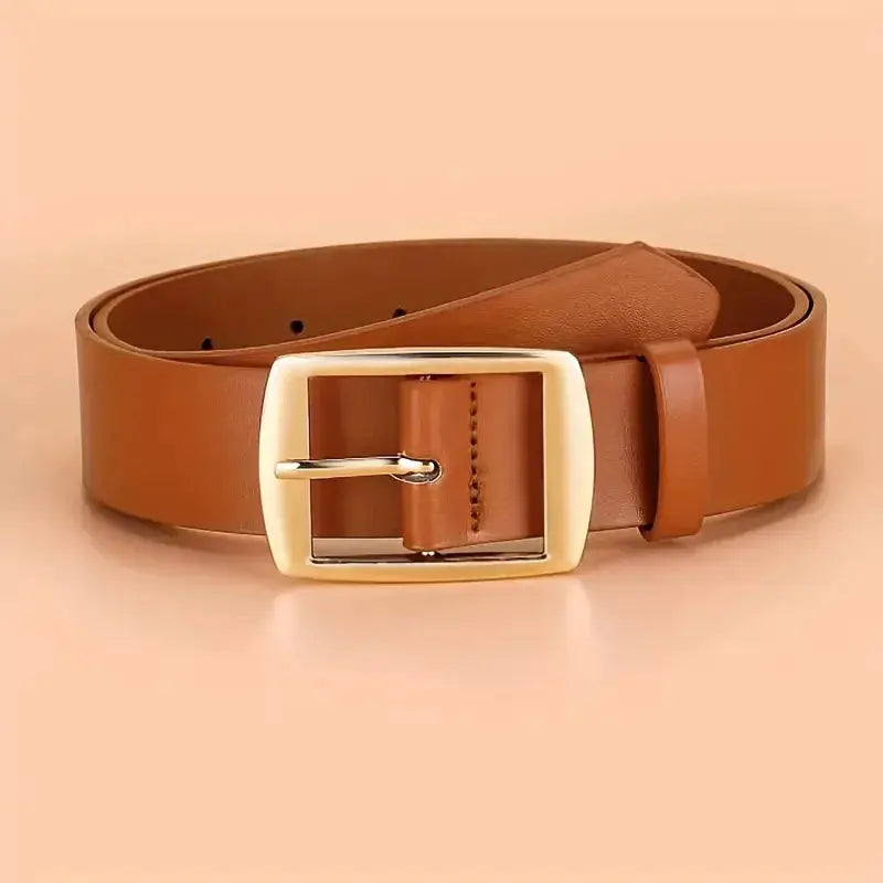 Classic black leather belt, ideal for both casual and professional occasions.