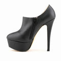Versatile black pumps perfect for both casual and formal occasions.
