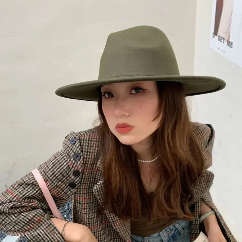 Chic beige fedora showcasing timeless elegance and sophisticated design.