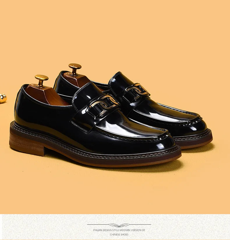 Refined men's loafers featuring supple leather and confident rubber outsole
