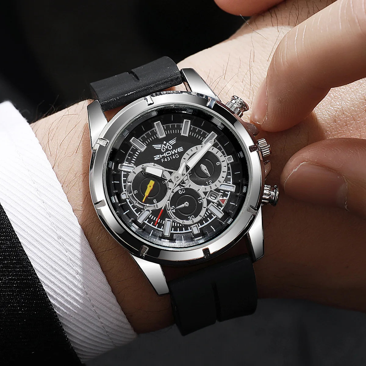 Dependable timekeeper: Master Time wristwatch designed for efficiency.