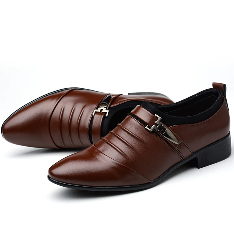 Stylish men's shoes in black, ideal for both formal and casual settings.