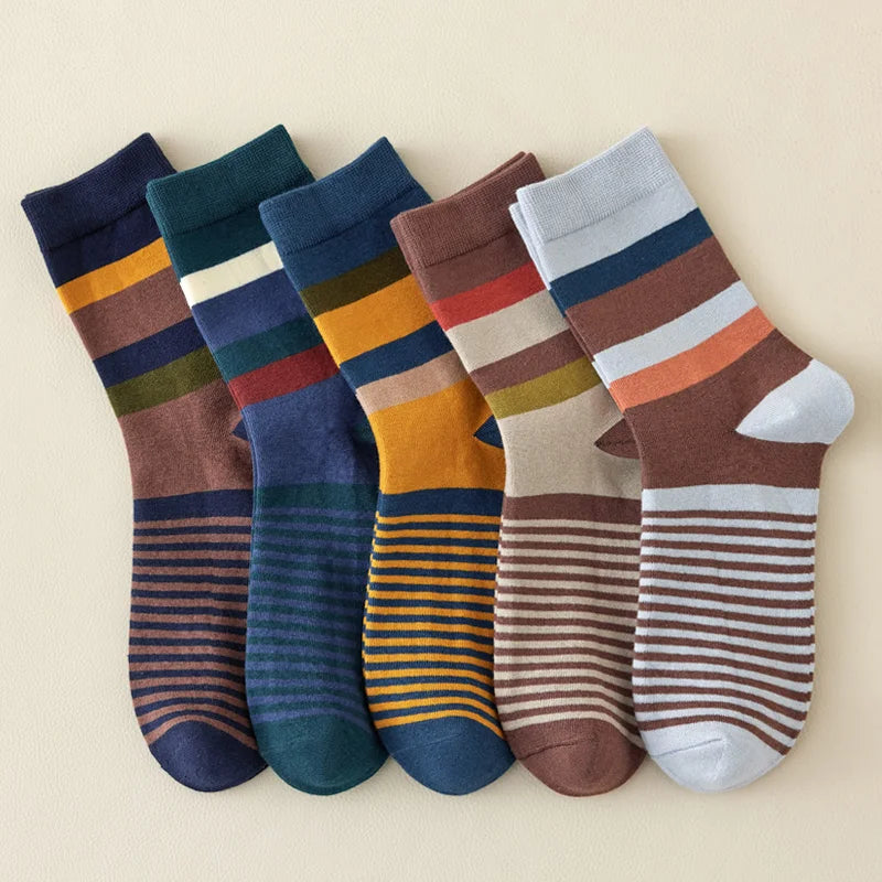 Stylish men's socks in vibrant colors, combining comfort and adventurous style.