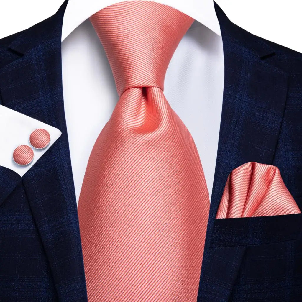 Silk-polyester blend paisley necktie with dimensional weave pattern and matching pocket square