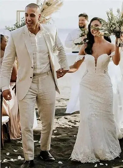 Slim fit design of the men's linen suit, showcasing elegant tailoring.