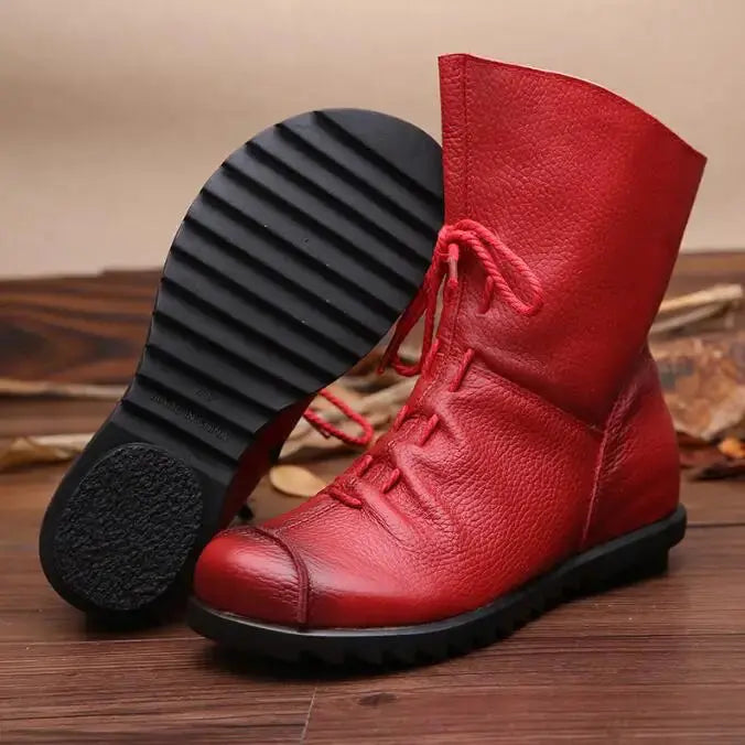 Cozy Enchantment winter boots in black leather with plush lining for ultimate comfort.
