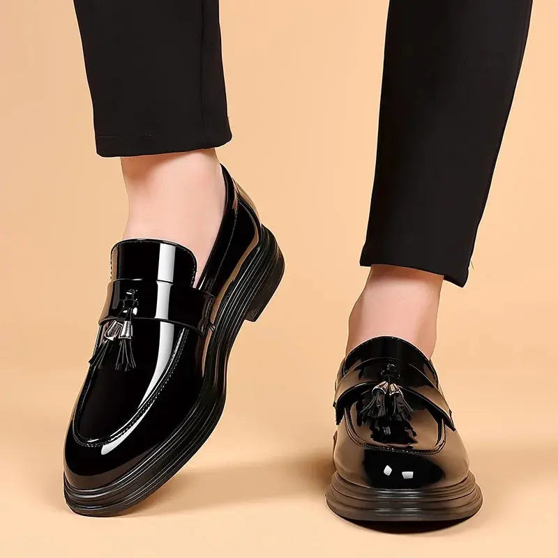 Comfortable PU insole dress shoes in classic black, designed for all-day wear and confidence.