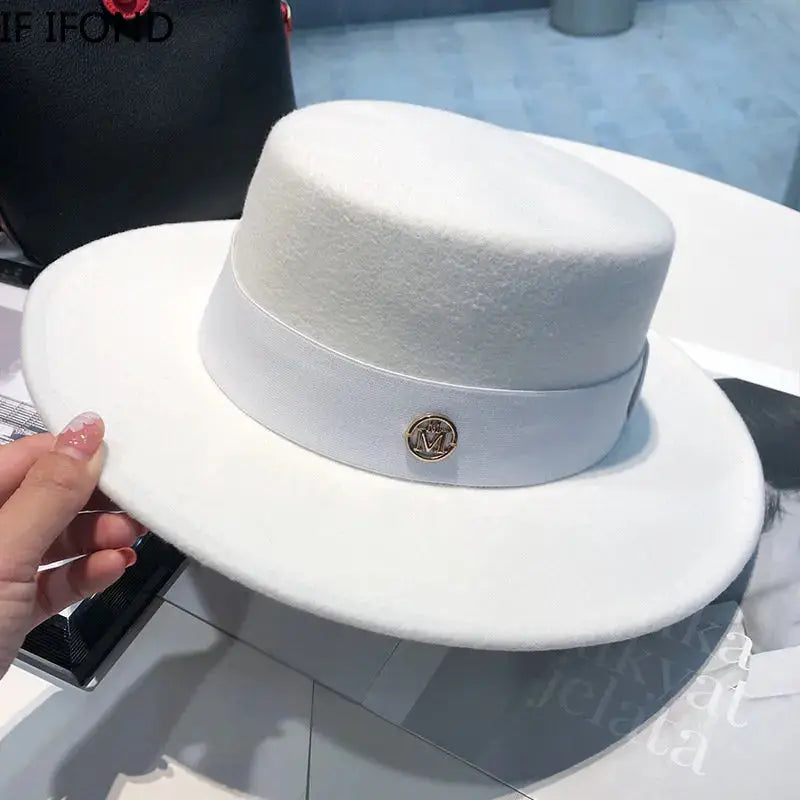 Chic Silhouette Fedora in a classic design, perfect for both casual and formal looks.