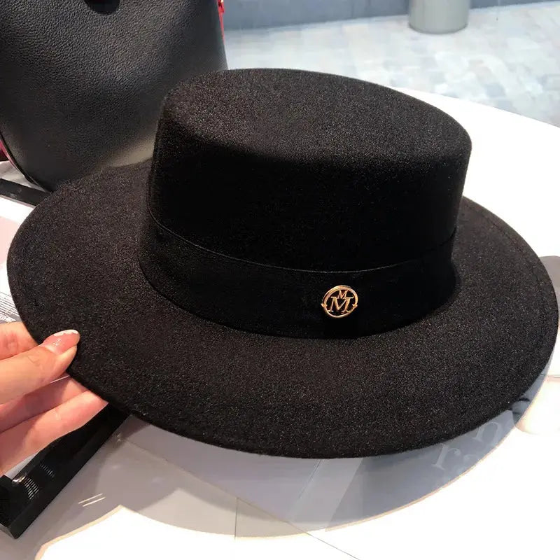 Stylish women's fedora in a solid color, perfect for jazz nights and gatherings.