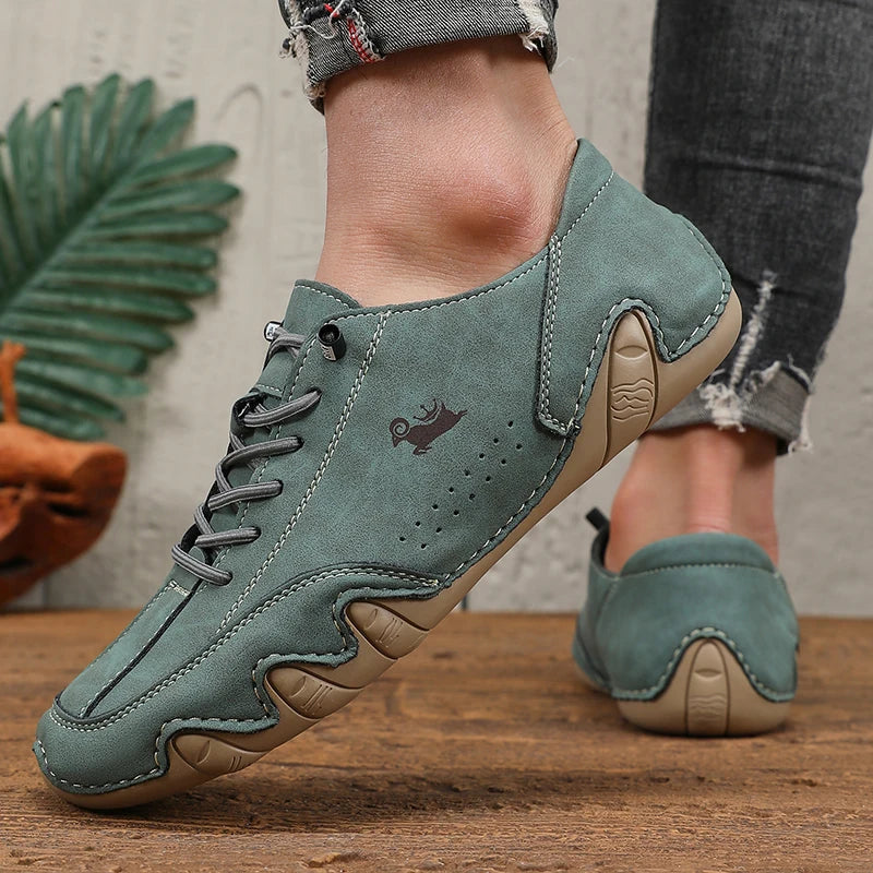 Luxe comfort sneakers in sleek black, combining elegance and practicality for everyday wear.