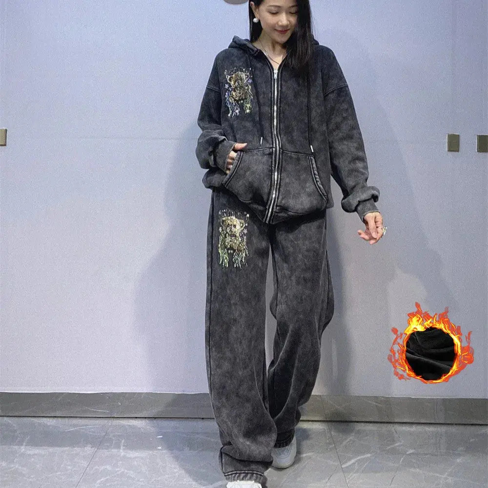 Cozy tie dye lounge set featuring soft fleece-lined cotton for warmth and comfort.