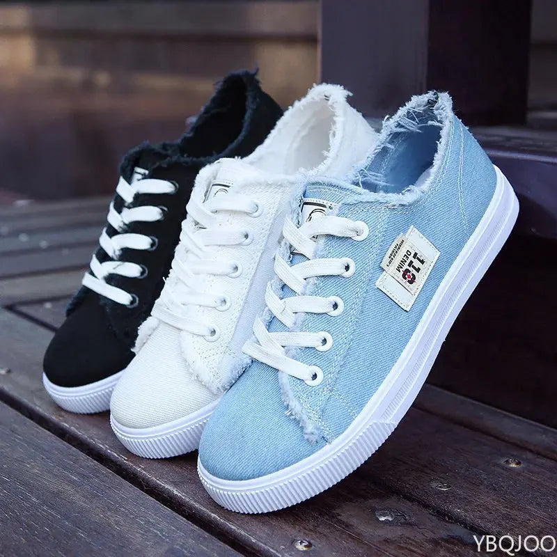 Lightweight canvas sneakers in white, perfect for urban mobility and casual wear.