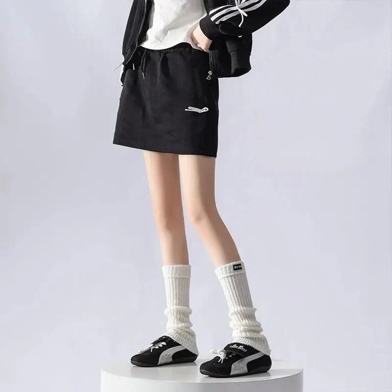 Elastic comfort socks in gray, designed for a gentle hold.