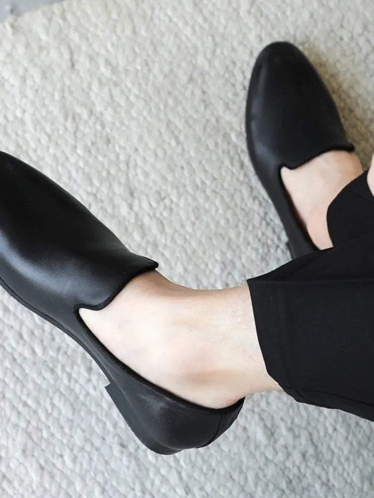 Close-up of premium cow leather upper, highlighting the adaptive fit of these stylish loafers.
