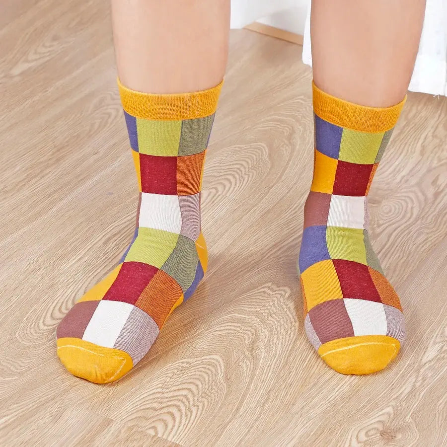 Durable high socks with a comfortable fit, designed to withstand daily wear.