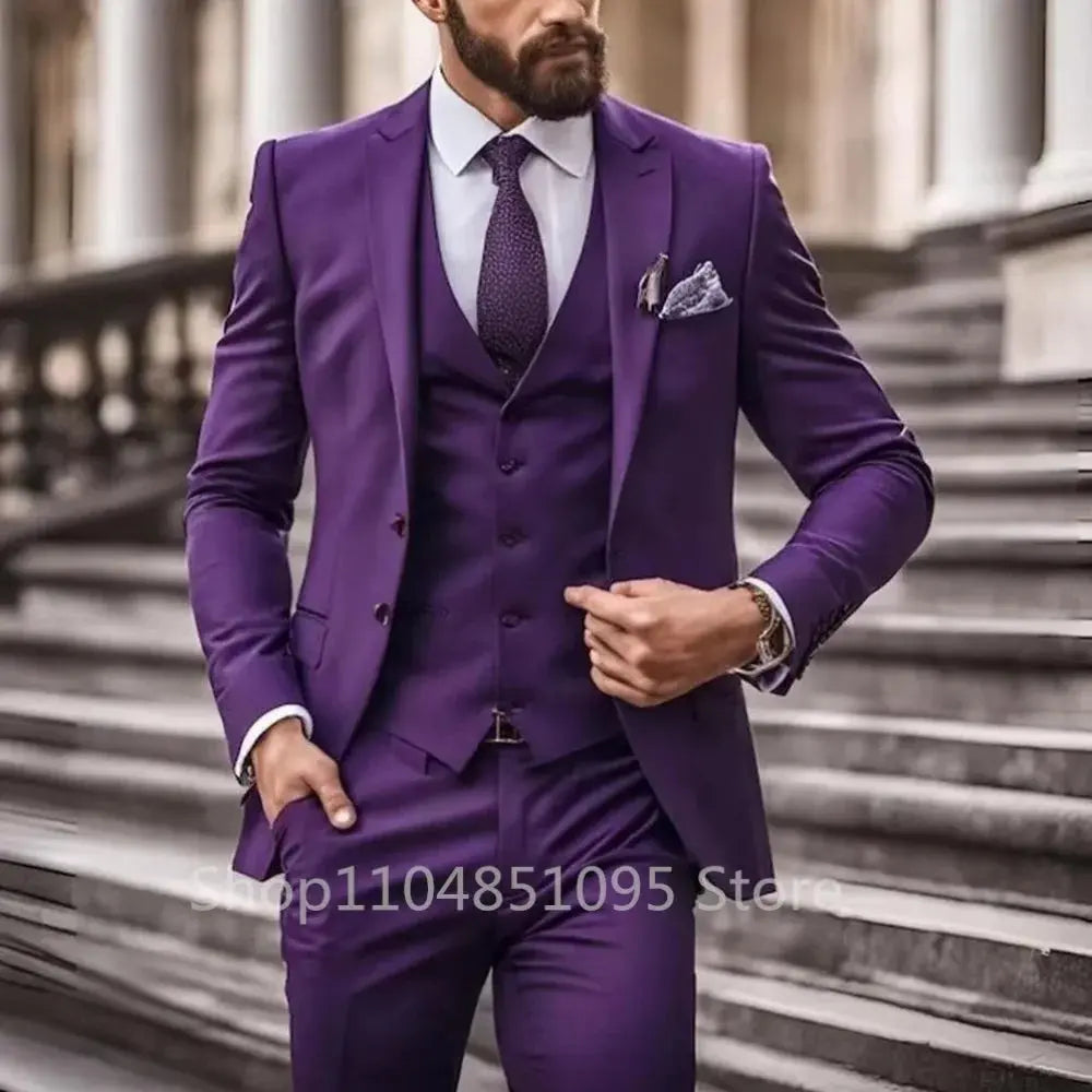 Men's tailored suit set in light gray, perfect for sophisticated casual events.