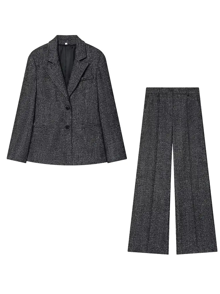 Stylish black trousers from the suit set, ideal for all seasons.