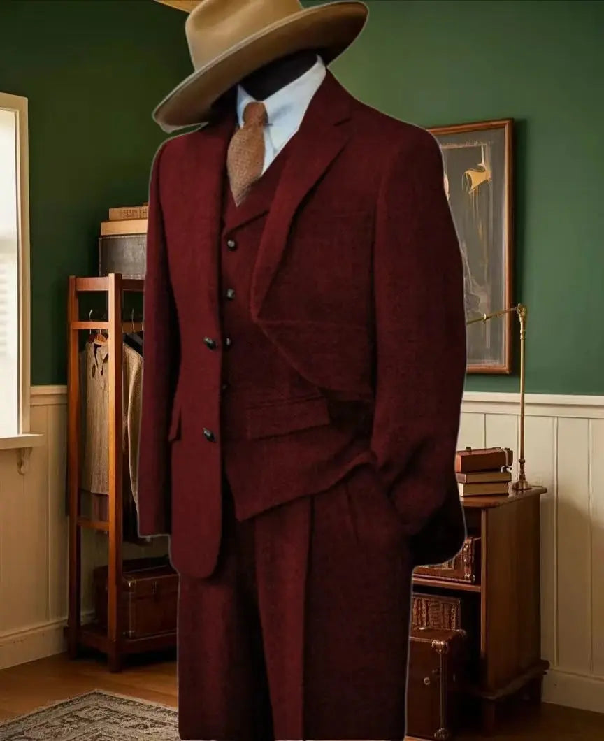 Men's tailored suit in navy blue, crafted from polyester and viscose blend for comfort.