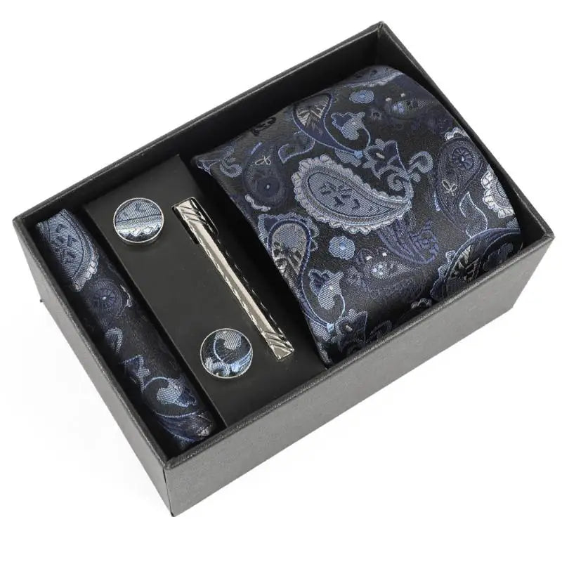 Tie clip in silver, a refined addition to the silk tie set.