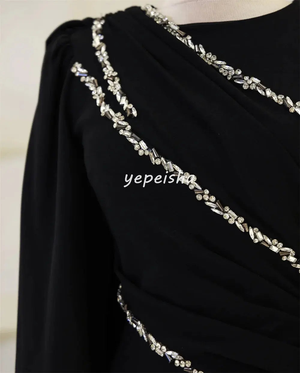 Moonlit glamour gown featuring a tailored fit and breathable chiffon fabric.