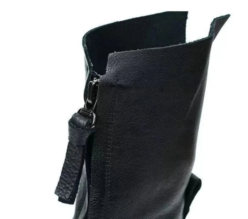 Stylish mid-calf boots in supple leather with practical side zip entry