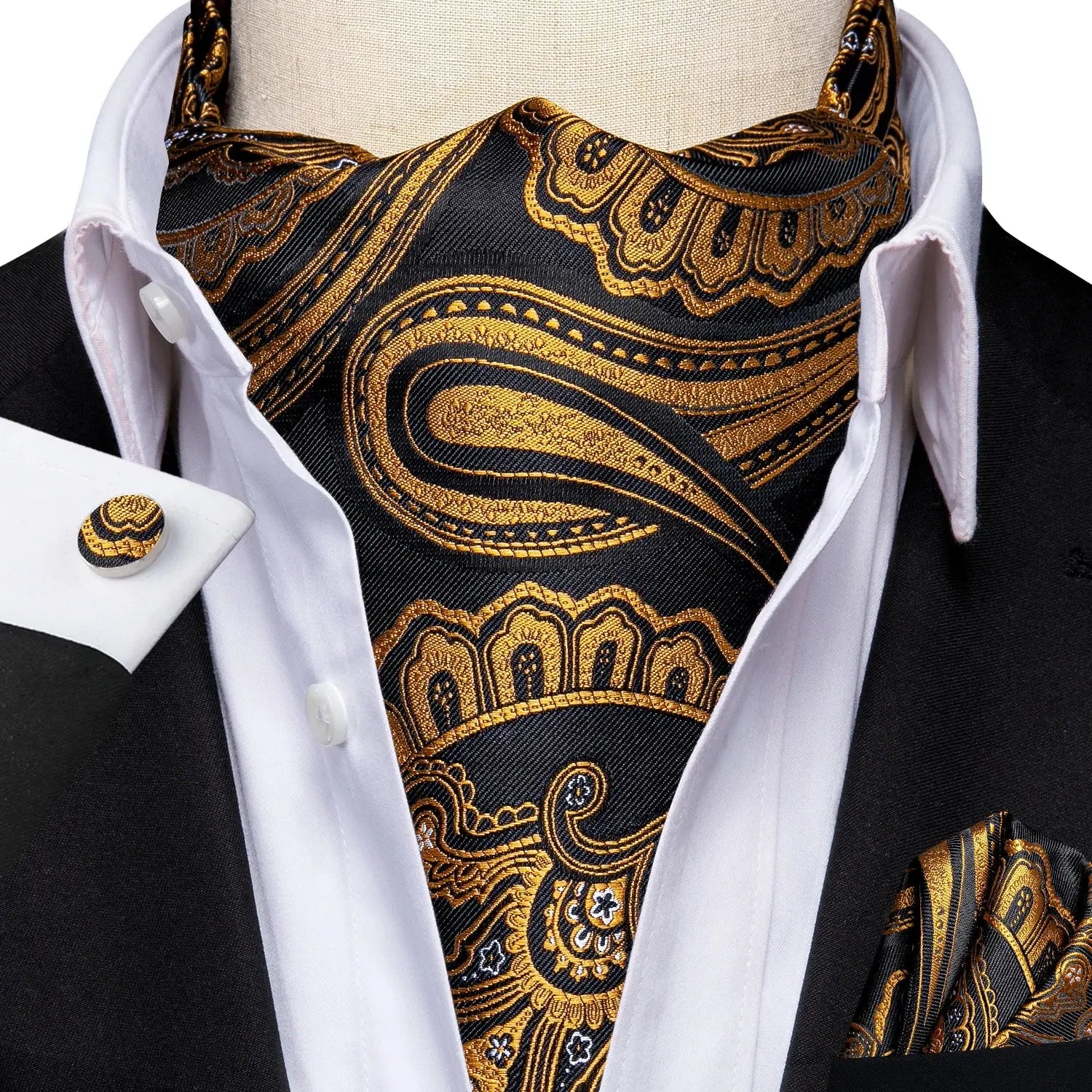 Versatile ascot tie, suitable for both formal and semi-formal wear.