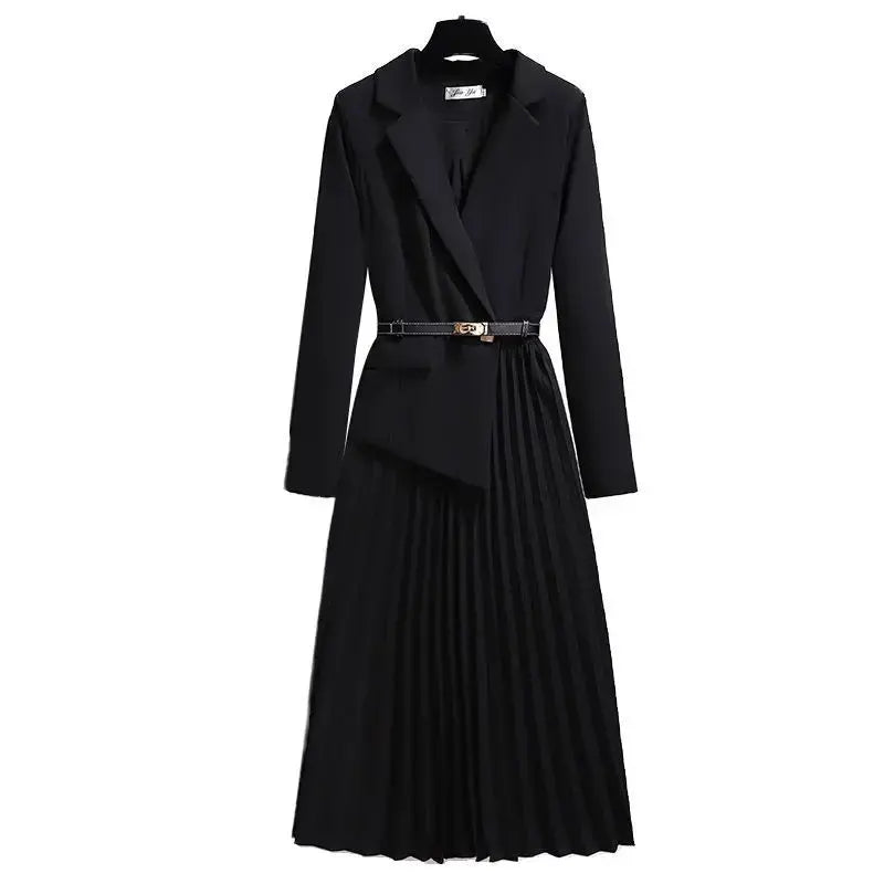 Versatile French suit dress in classic black, suitable for autumn fashion and spring negotiations.
