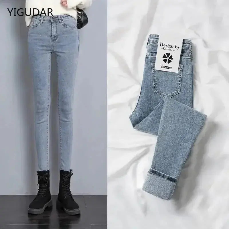 Casual brunch outfit featuring sculpted comfort jeans and a chic top.