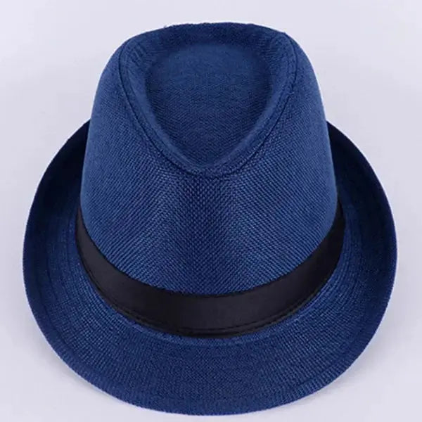 Stylish fedora in a solid color, blending comfort and elegance for any season.