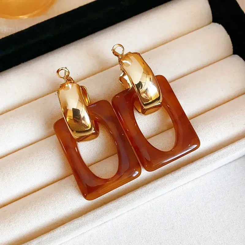 Sophisticated resin jewelry with a bold silhouette, enhancing any outfit effortlessly.