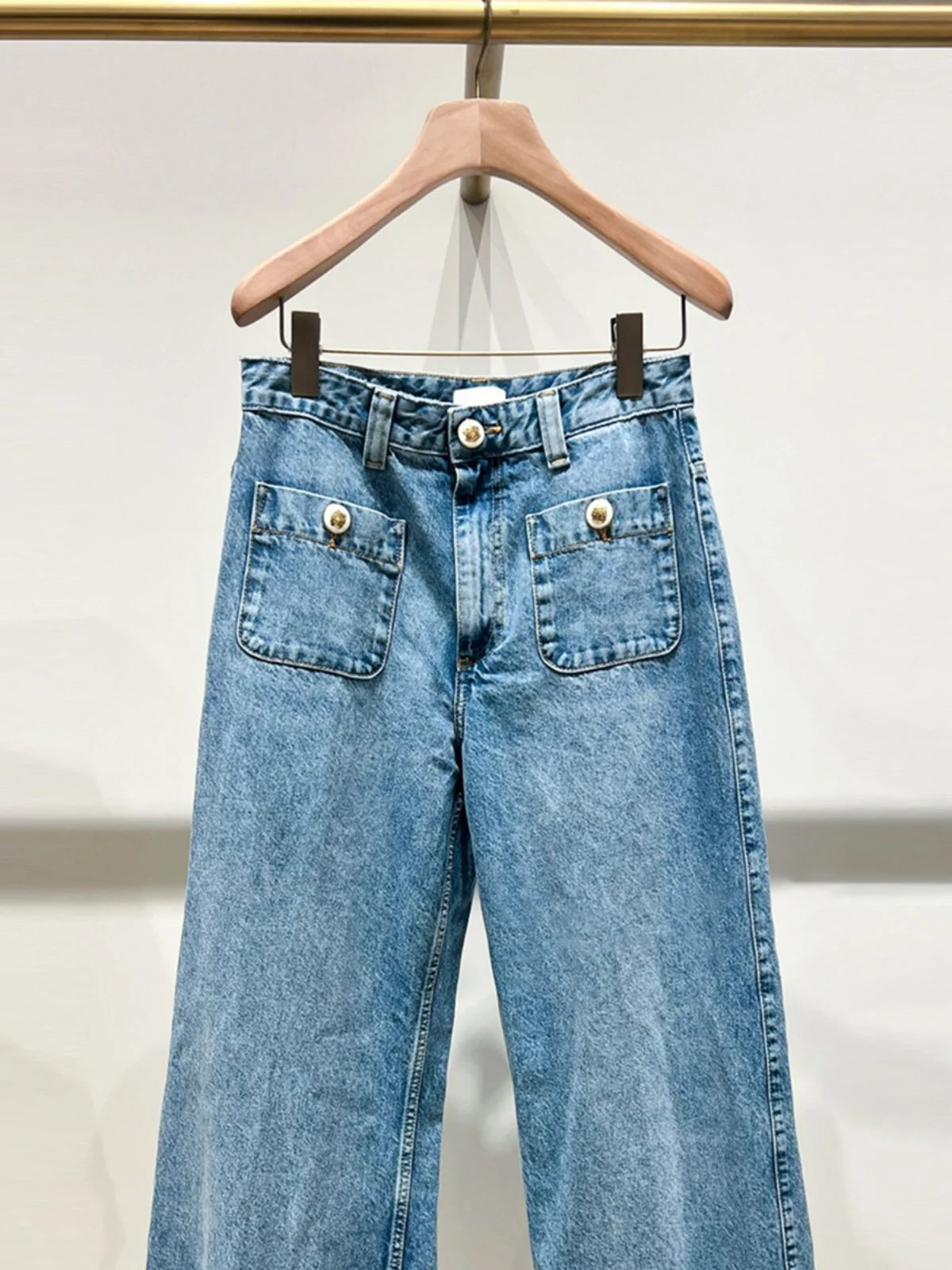 Durable wide-leg jeans crafted from premium quality fabric for longevity.