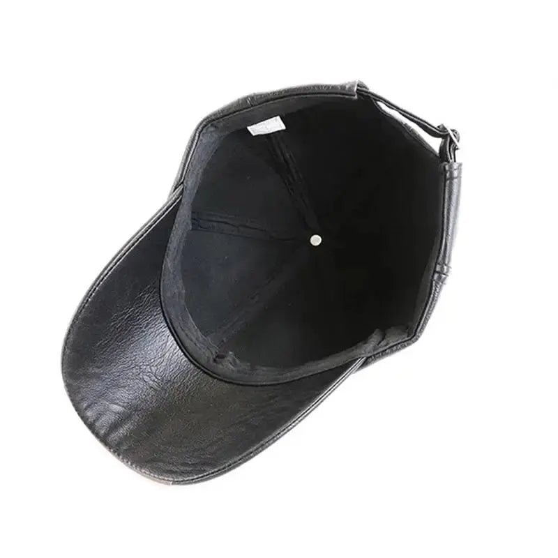 Casual black cap with adjustable strap for all-day comfort in winter.