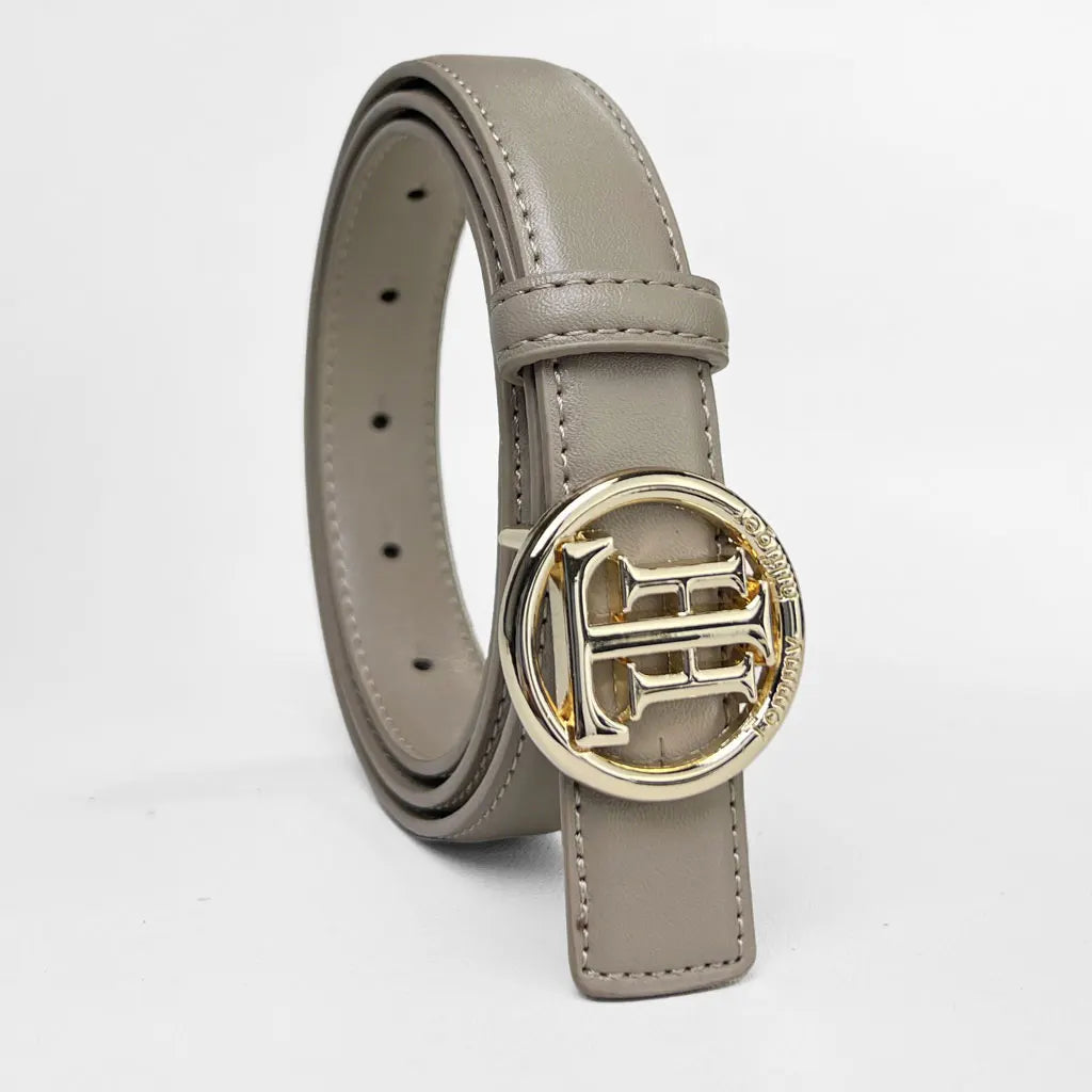 Black belt with a sleek design, ideal for evening wear.