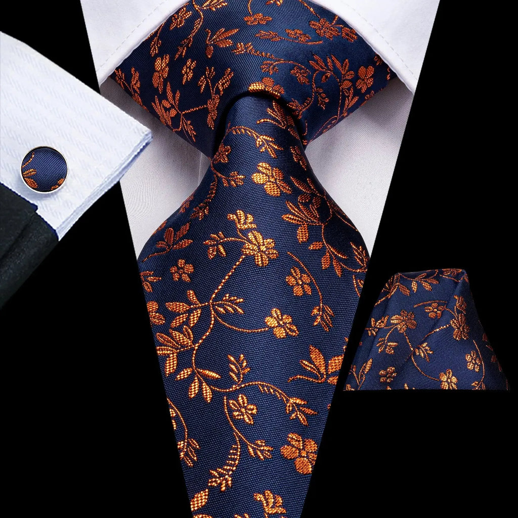 Enchanting red and green paisley tie set made from 100% jacquard woven silk.