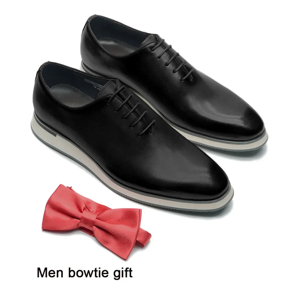 Pair of elegant whole-cut Oxford shoes in black cowhide leather, true-to-size fit from US 5 to 13