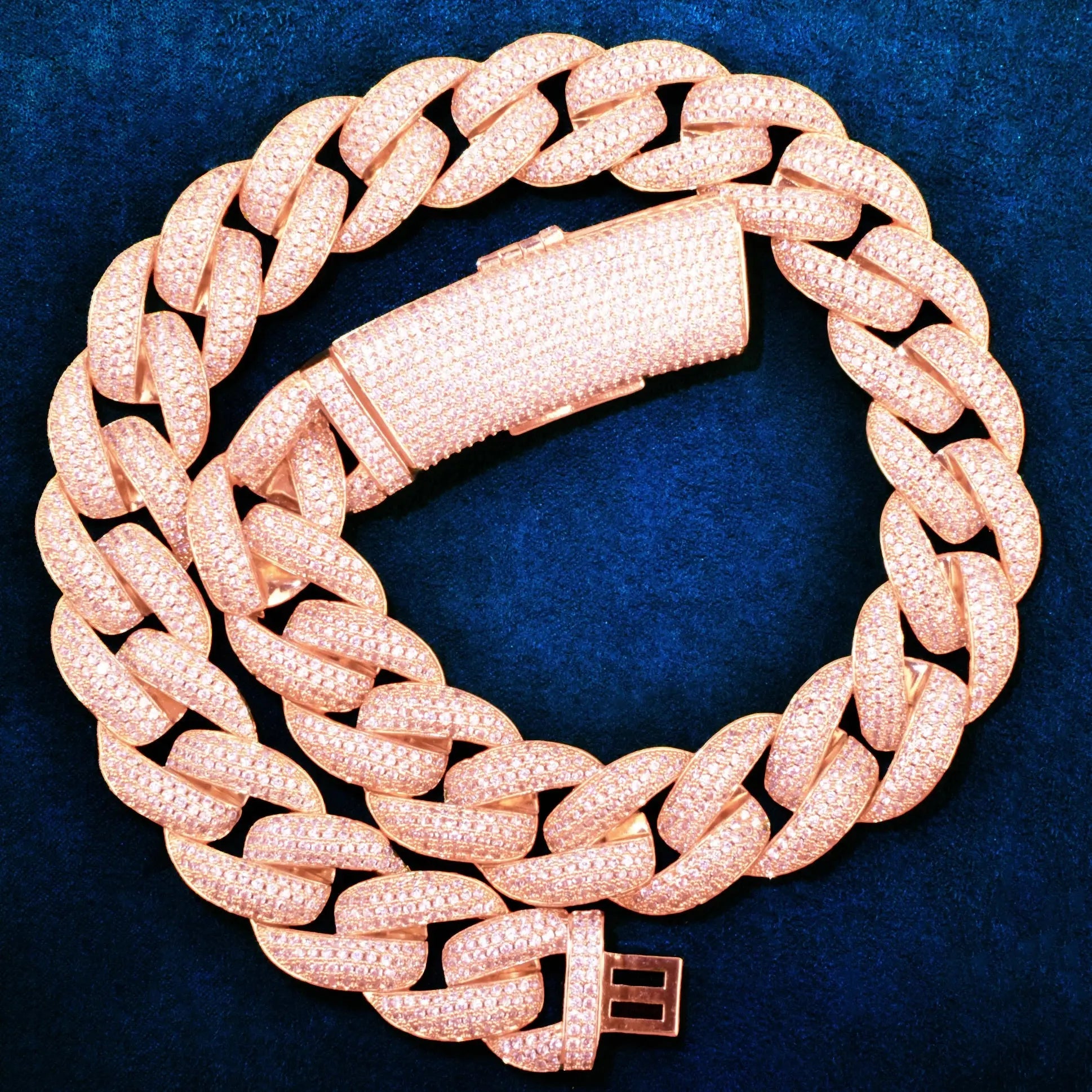 Elegant gold Cuban chain necklace, ideal for upscale social gatherings and events.